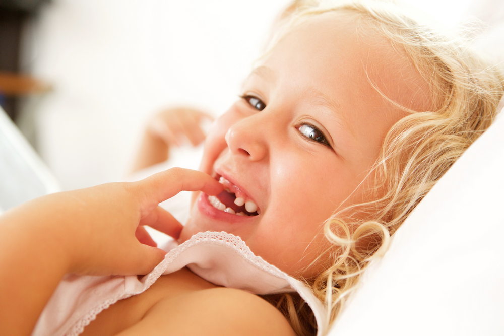 Ребенок ударился зубами - что делать? Причины, симптомы, способы лечения